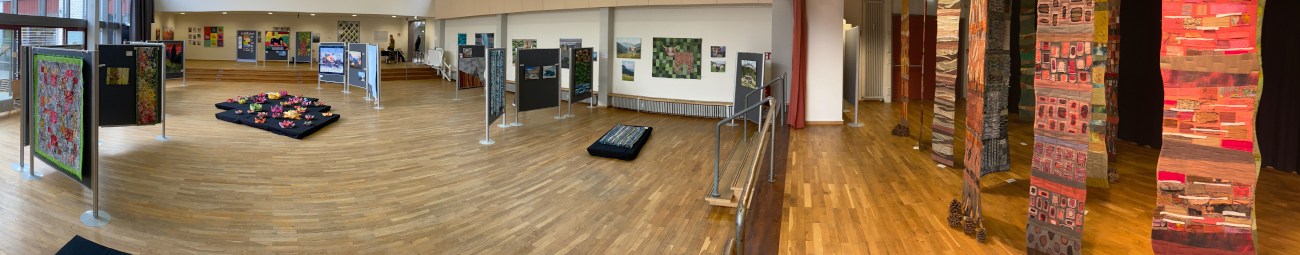 Panoramafoto der 12. Gröbenzeller Quiltausstellung von Nicolas Sinanis
